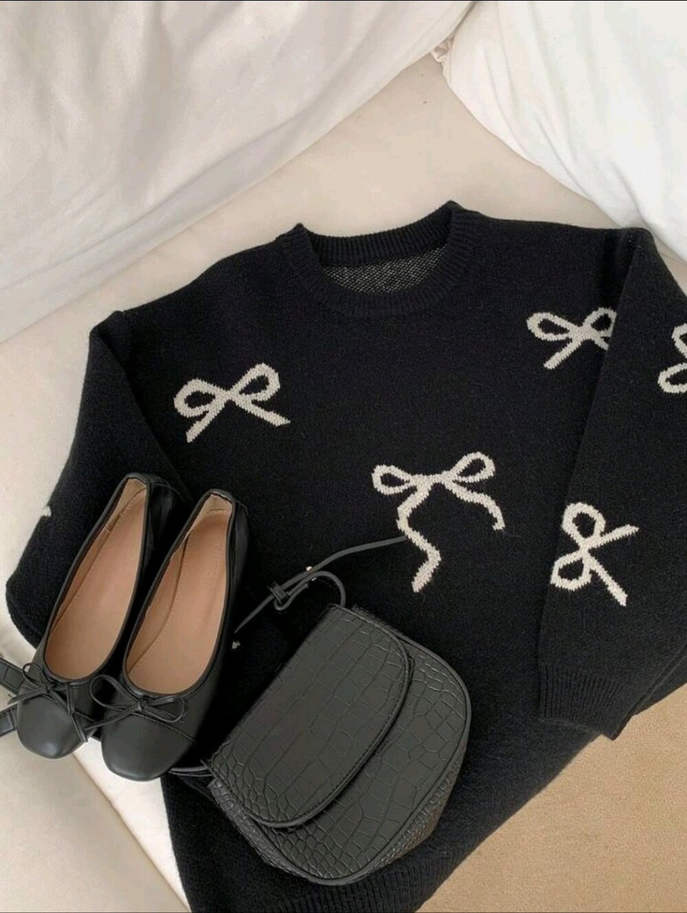 Black Bow-Pattern Crewneck Sweater - Women - Picture 5 of 8